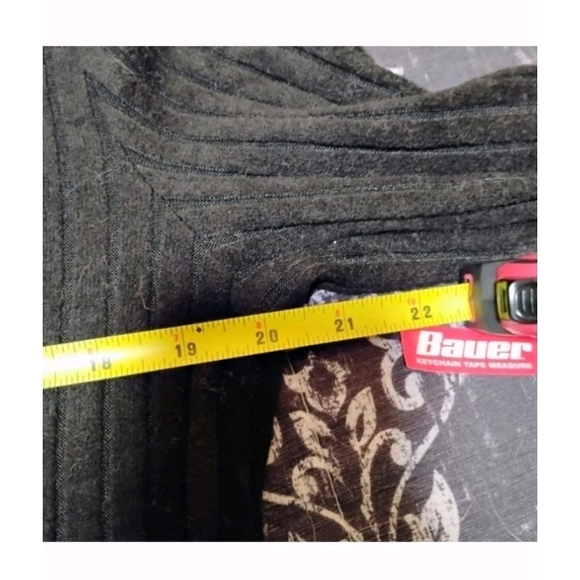 Chic V-Neck Ribbed Sweater - Black - Picture 6 of 7